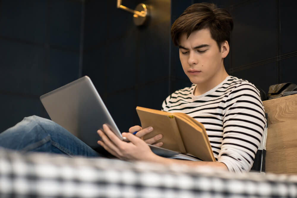 Los beneficios de escribir a mano incluyen la lectura