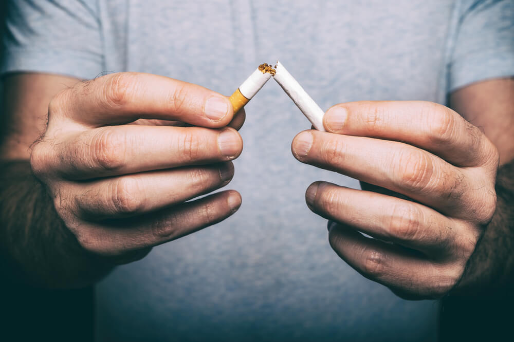 Viver com câncer de pulmão significa parar de fumar.