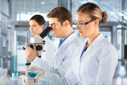 científicos laboratorio