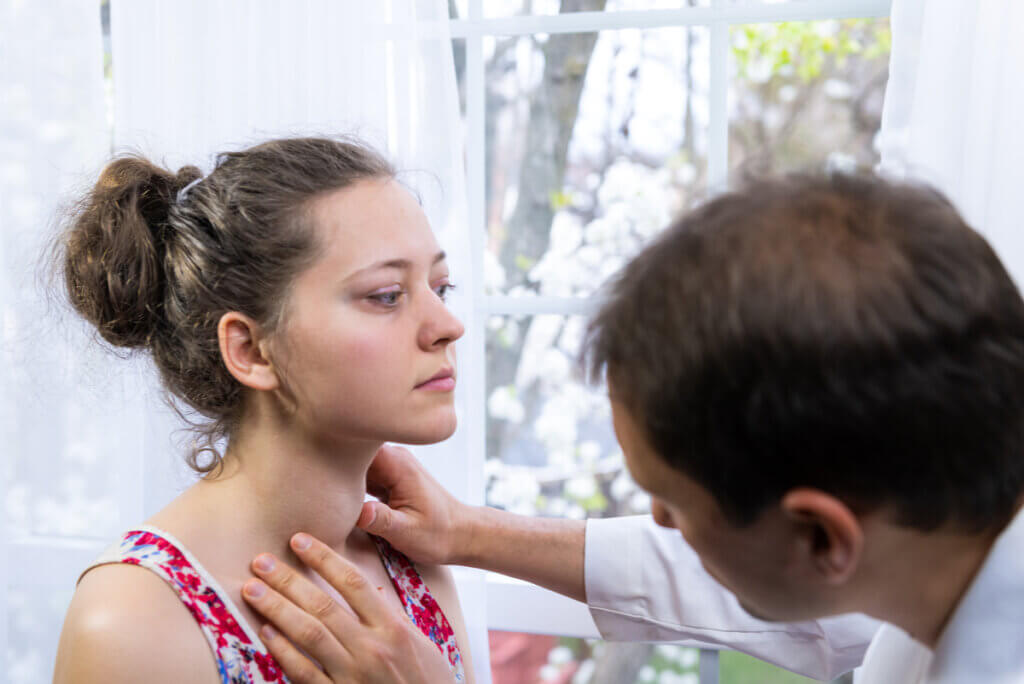 Woman with thyroid problems in medical consultation.