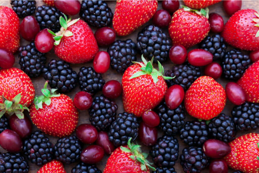 Frutos rojos con antocianinas.