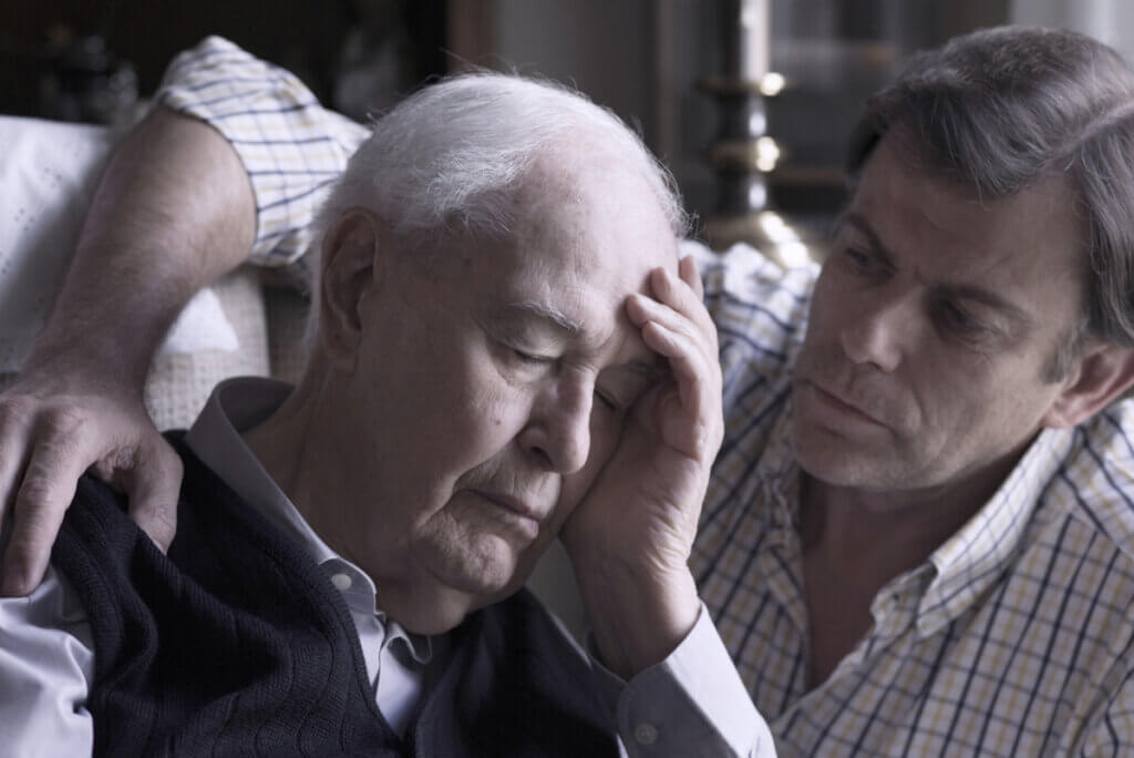 Homme avec perte de mémoire.