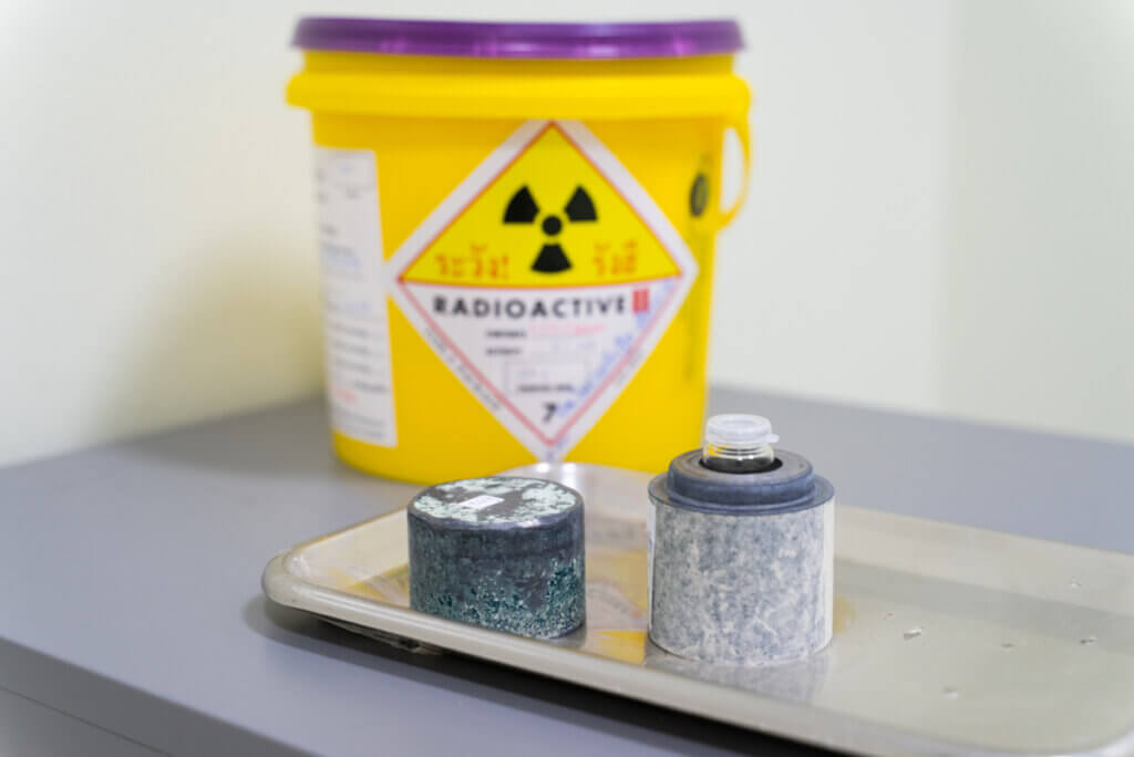 Iodo radiactivo para la tiroides.