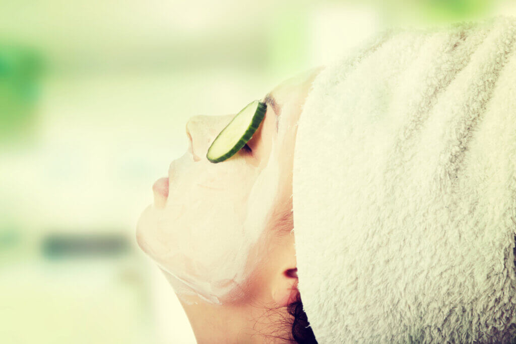 Mascarilla facial para acné durante el embarazo.
