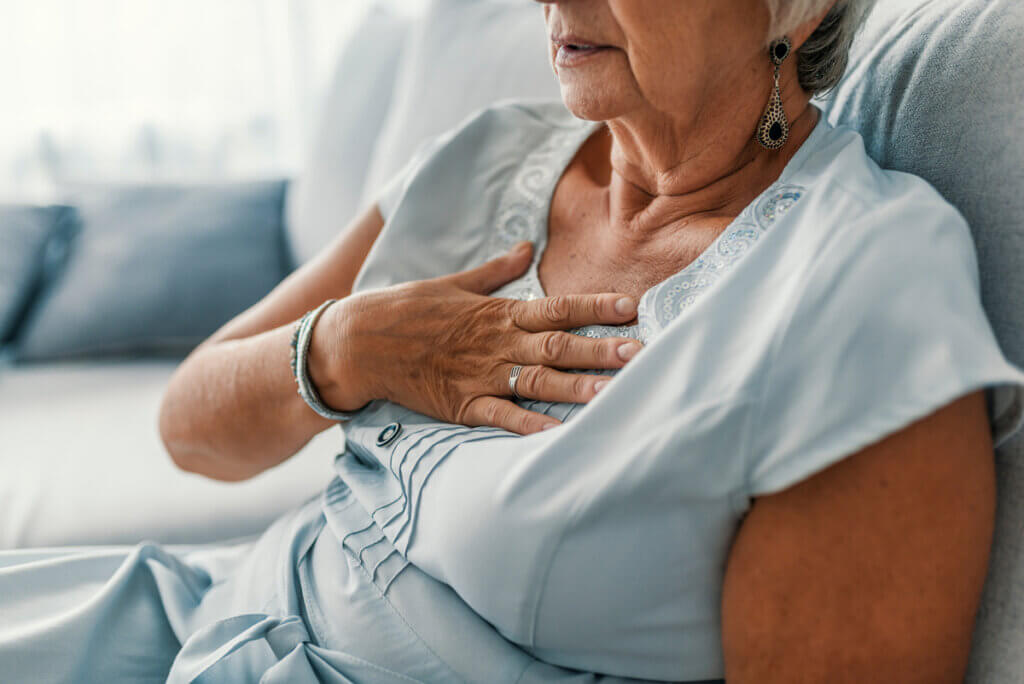 Mujer con infarto asociado a artritis reumatoide.