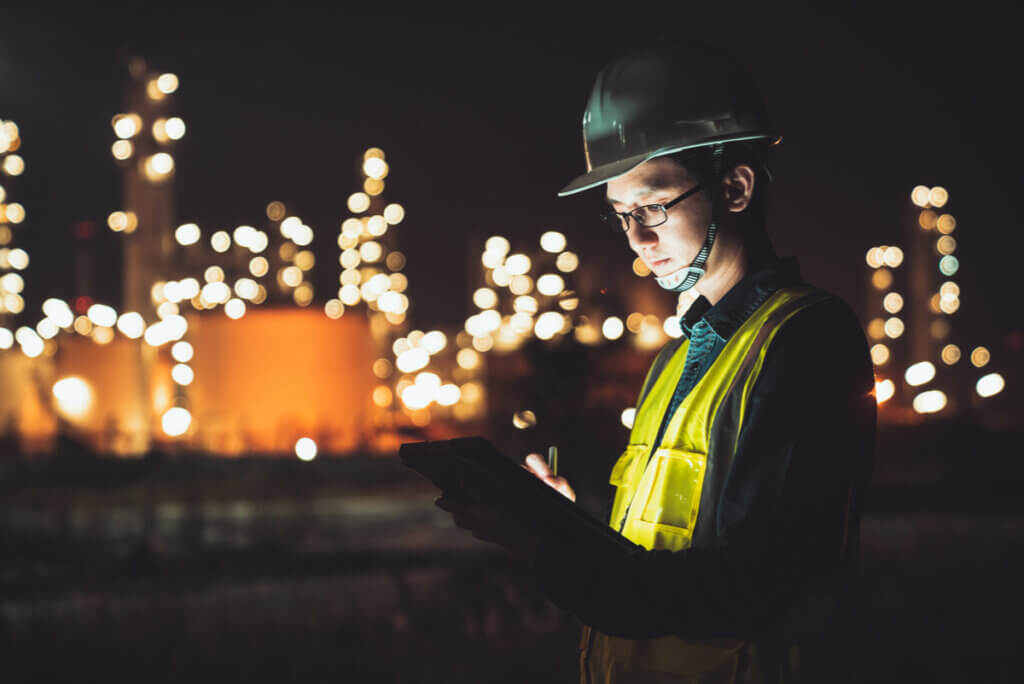 Trabajo nocturno en la construcción.