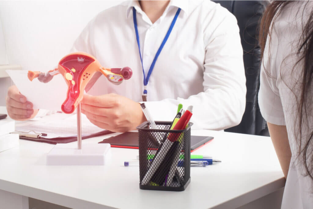 Hormonas influyen en endometriosis.