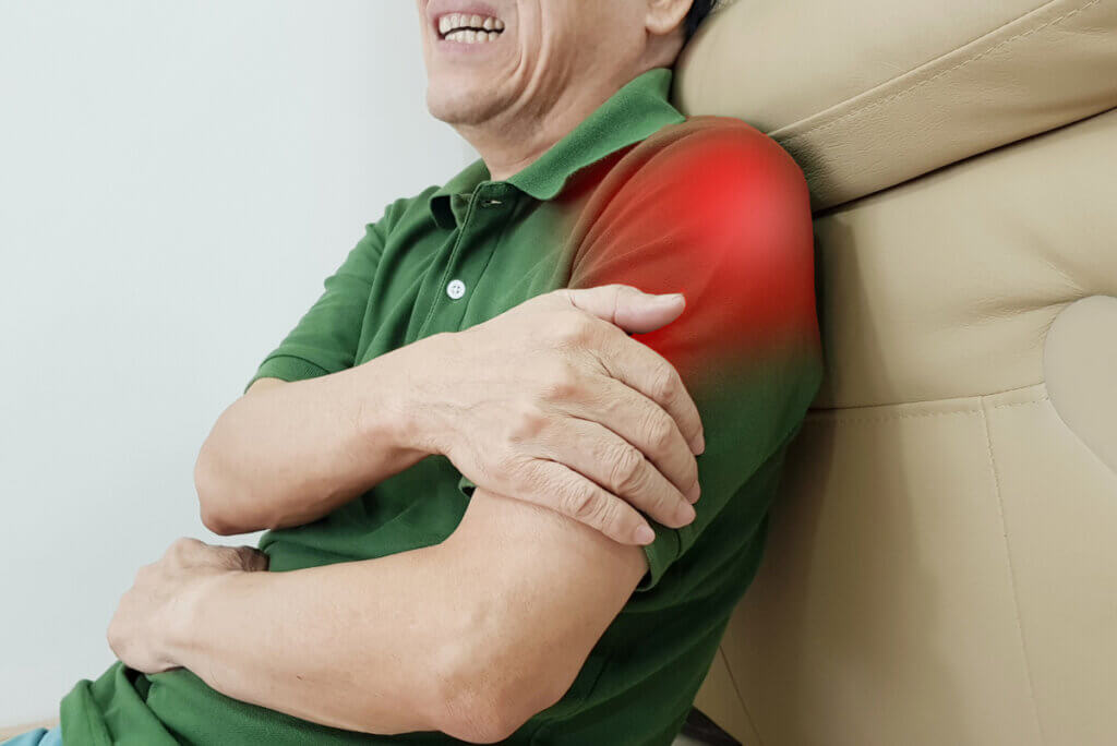 A má postura sentada influencia a dor nas articulações.