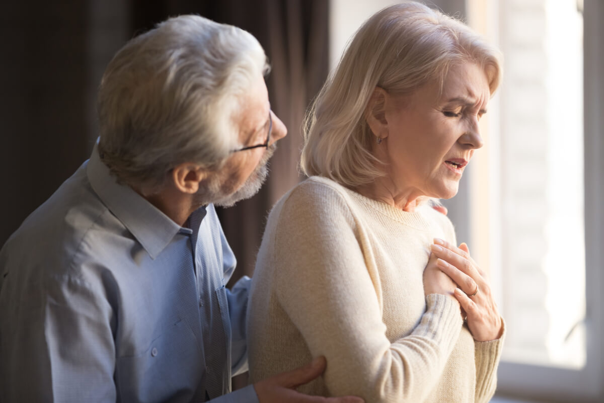 Os sintomas da menopausa incluem estresse e ansiedade.