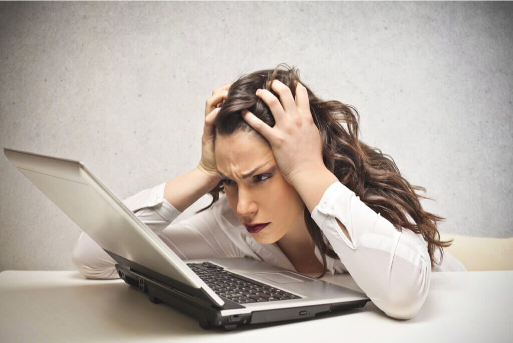 Cyberchondria leading a woman to search online for symptoms and feel anxious.