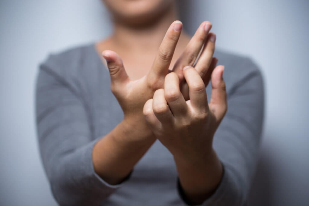 Mujer con trastorno obsesivo compulsivo.