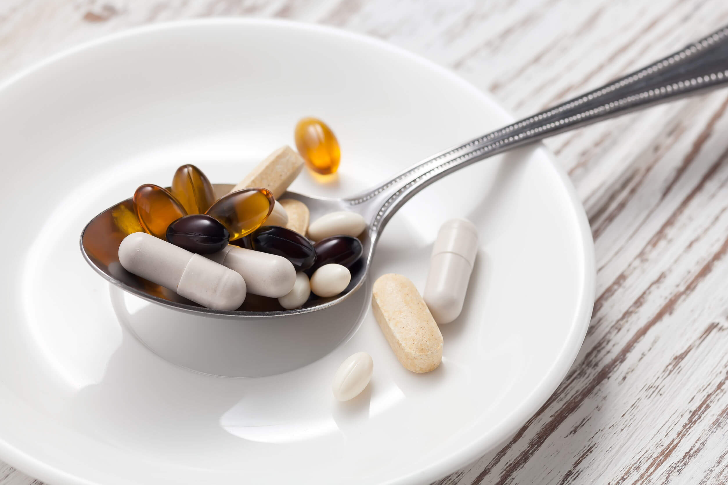 A pesar de que una dieta balanceada aporta todos los requerimientos de vitamina b8, existen suplementos para algunas situaciones.