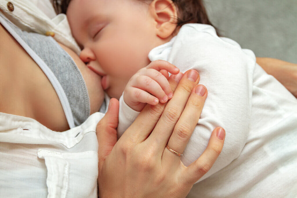 Lactancia materna normal sin galactorrea.