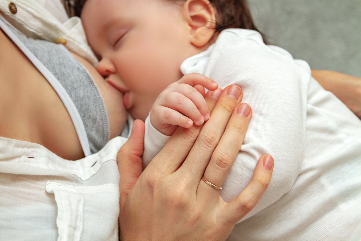 Nei primi mesi di vita il bambino non ha il controllo degli sfinteri.