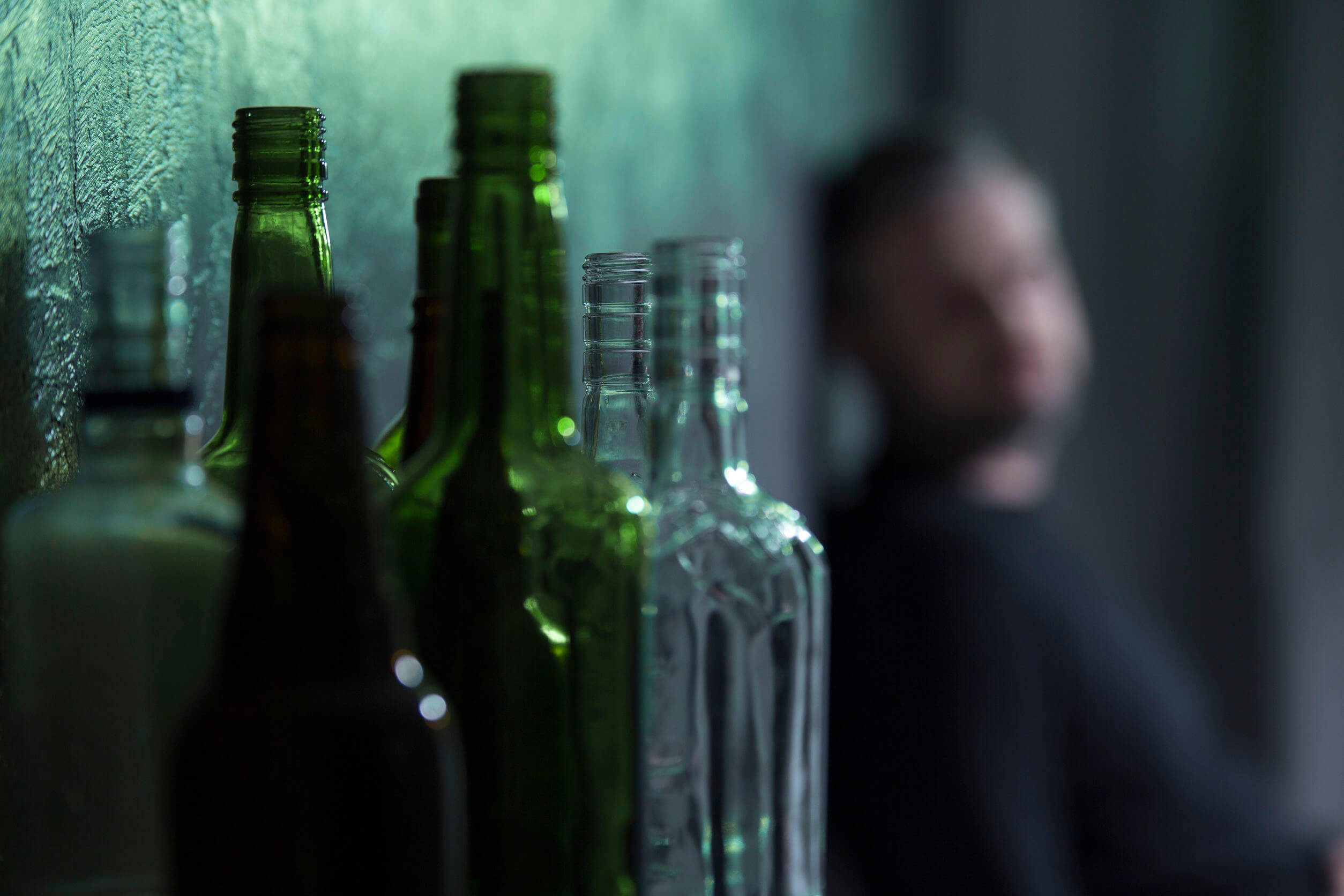 El alcoholismo puede ocasionar una de las enfermedades hepáticas más frecuentes, la cirrosis.