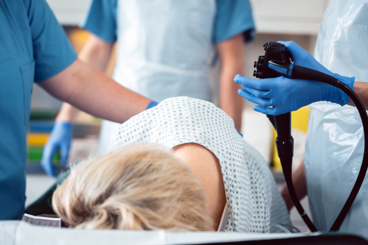 Los pólipos de colon y recto se tratan por endoscopia
