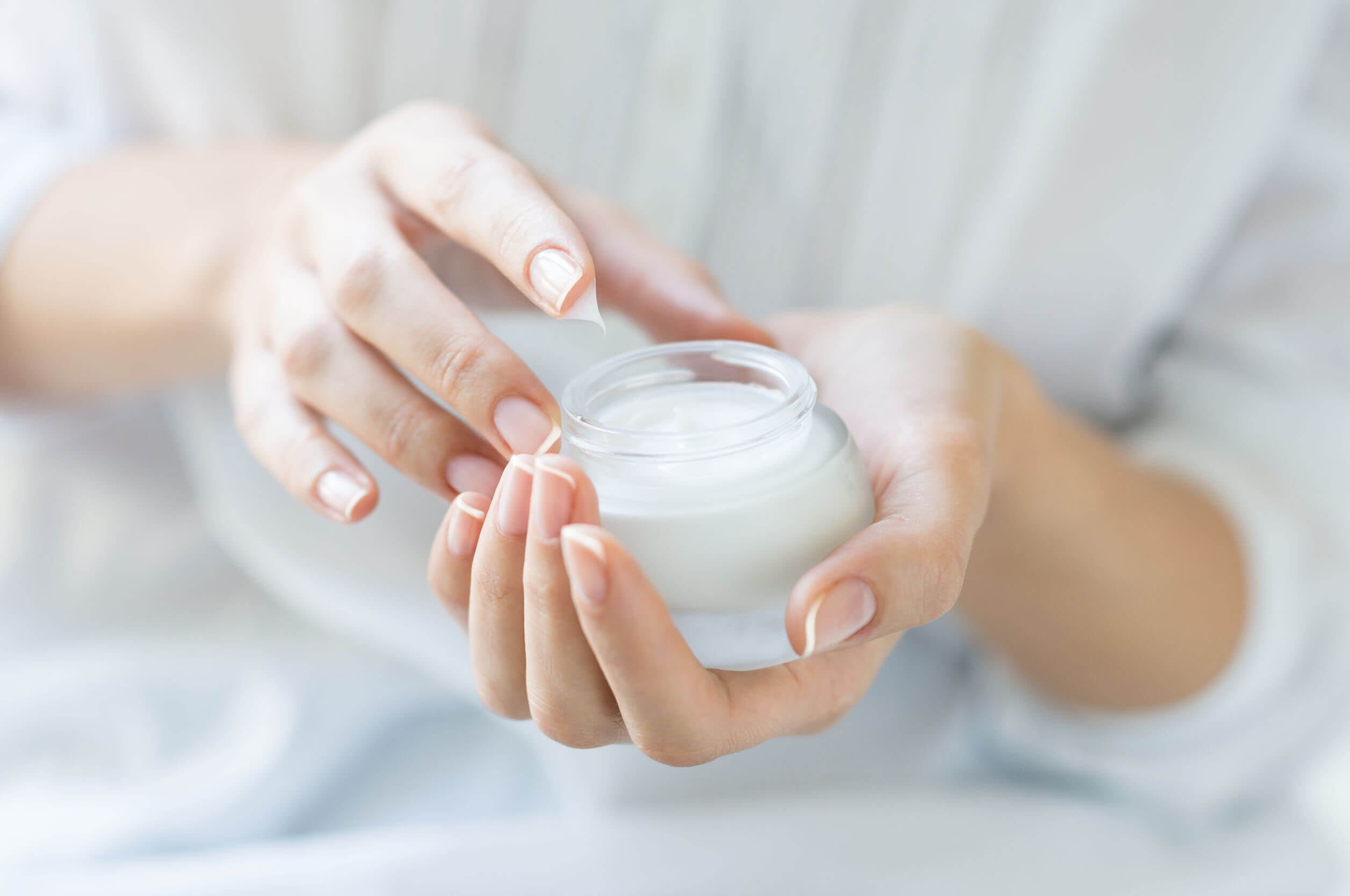 Trattamento dell'acne: crema antimicrobica