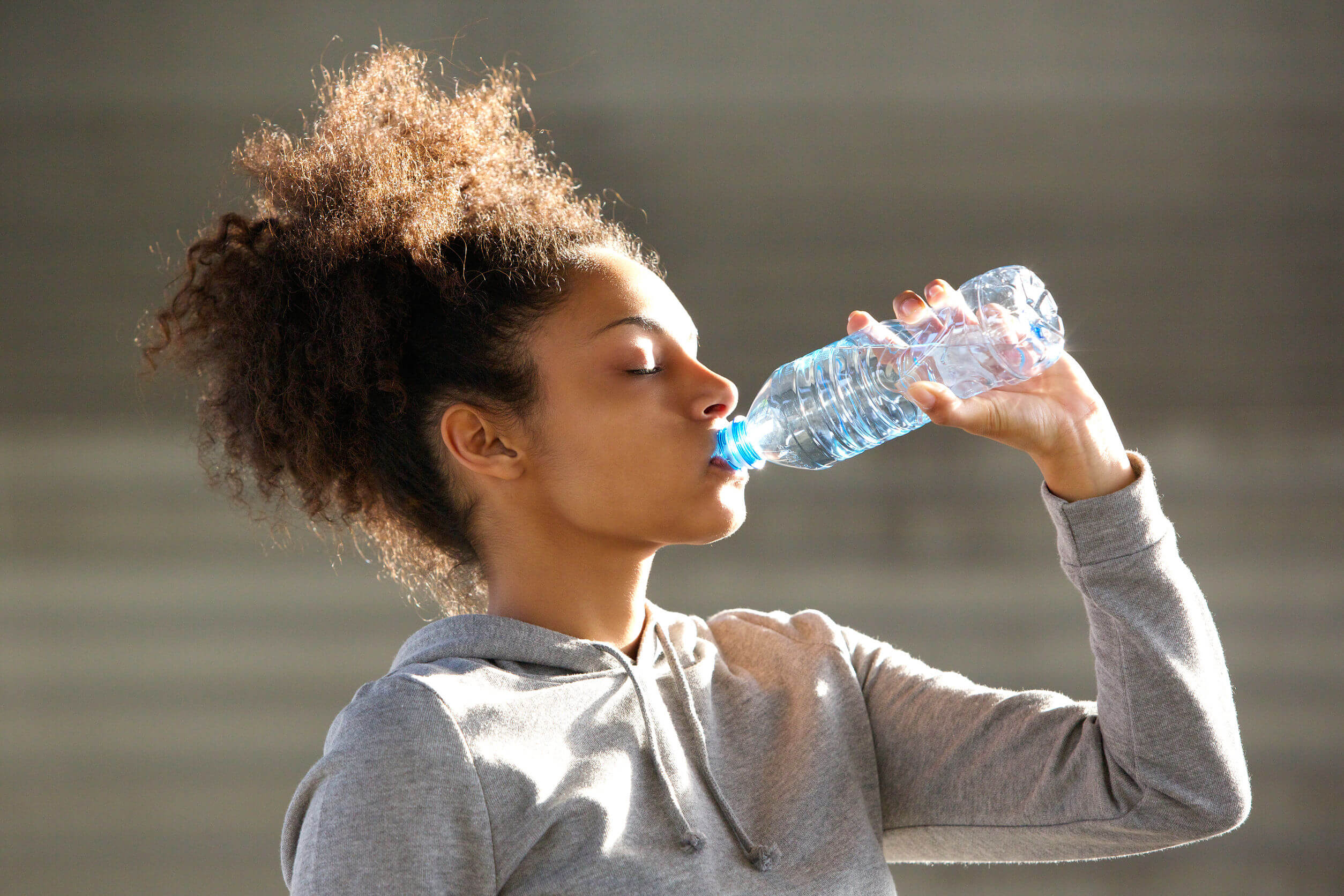 A tip for taking care of your skin in cold weather is constant hydration, especially when exercising.