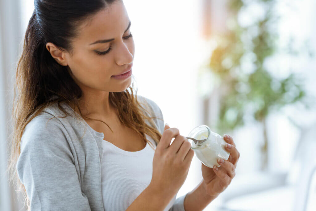 Coma iogurte para a microbiota.