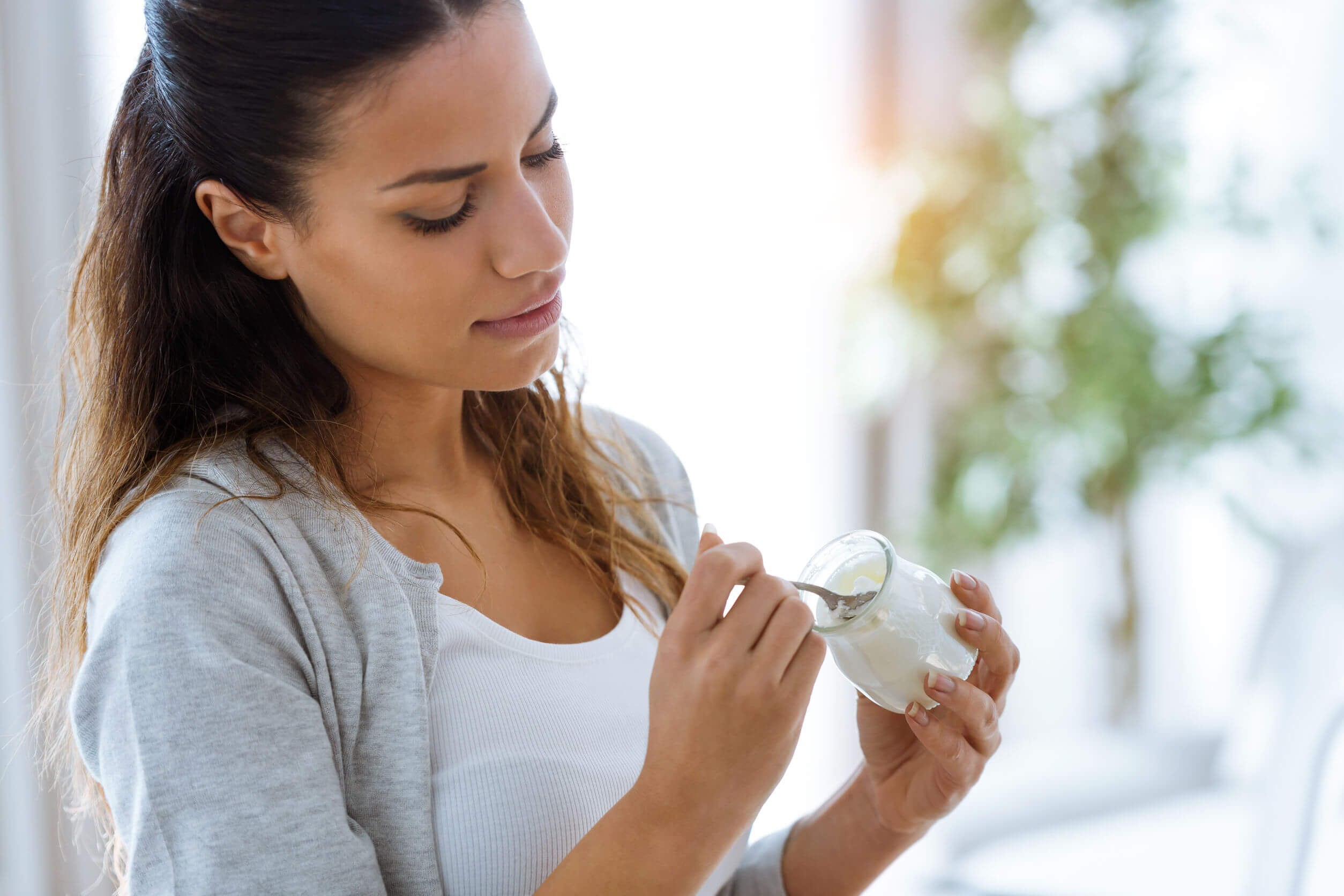 El mindful eating implica tomar consciencia de varios aspectos de la alimentación.