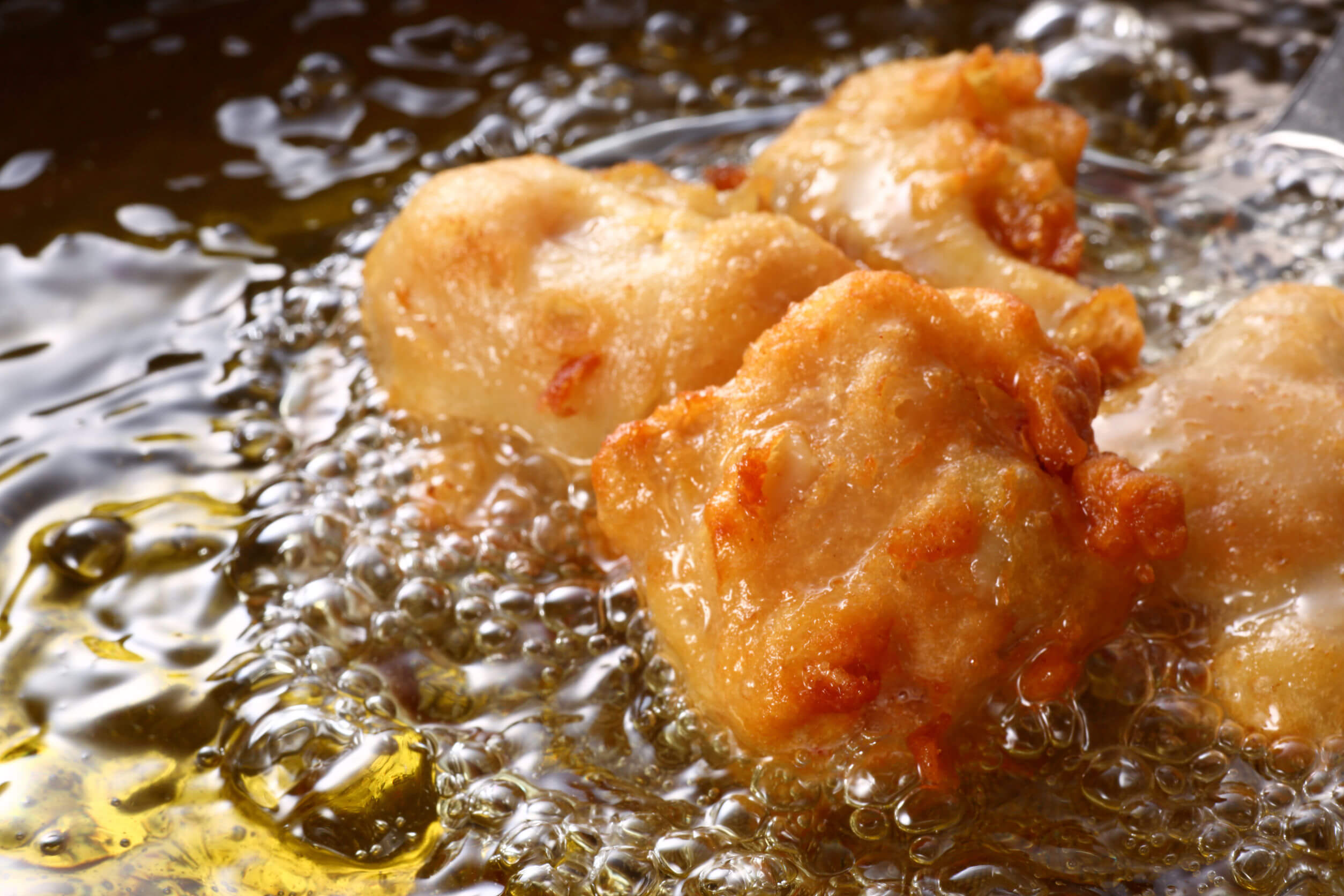 There are harmful types of fats in fried food.