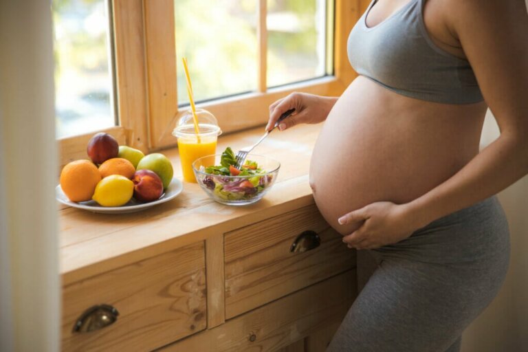 Quais alimentos comer e quais evitar durante a gravidez
