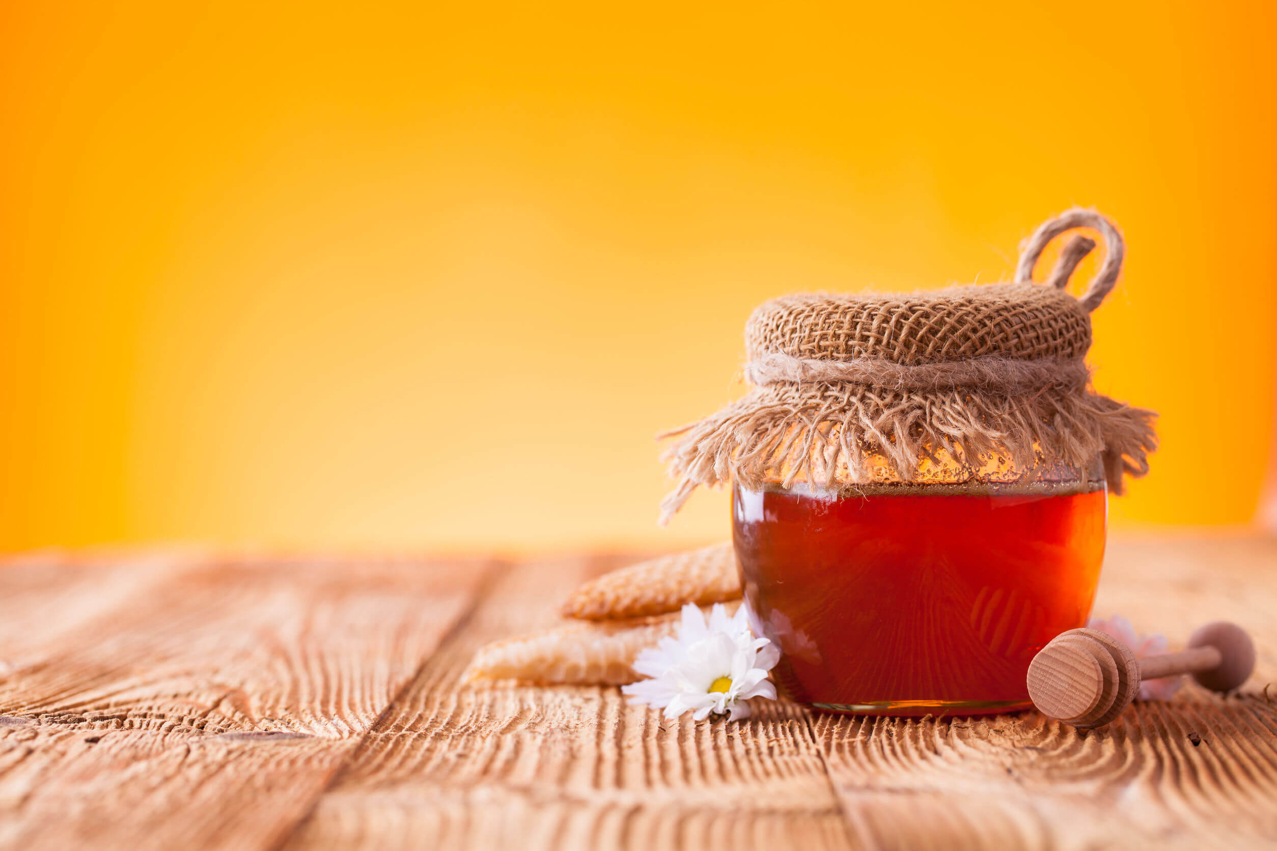 Para aliviar el picor de garganta puede consumirse miel