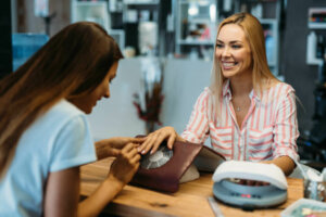 Come prendersi cura delle unghie: 12 consigli