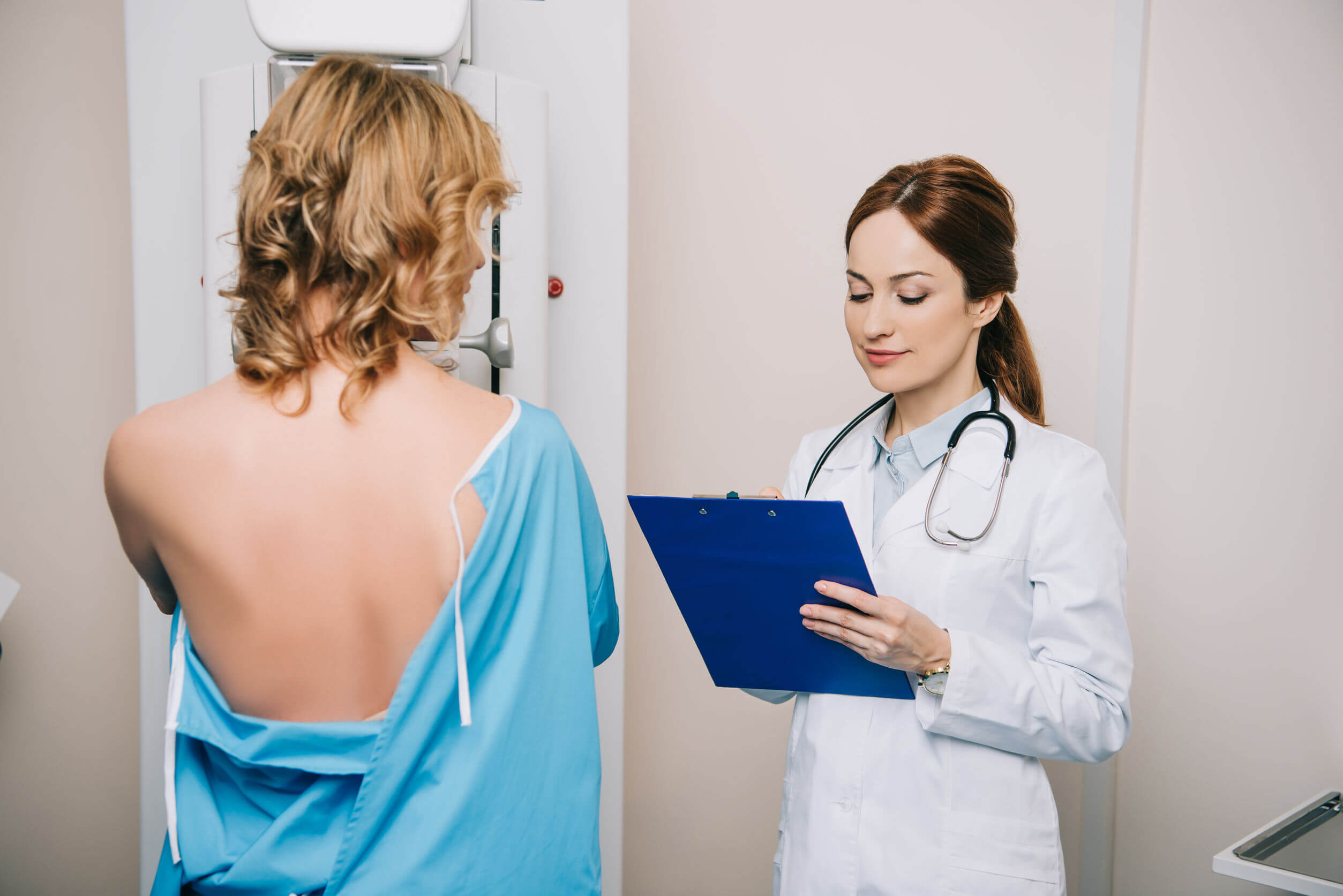 Os exames ginecológicos essenciais incluem a mamografia.
