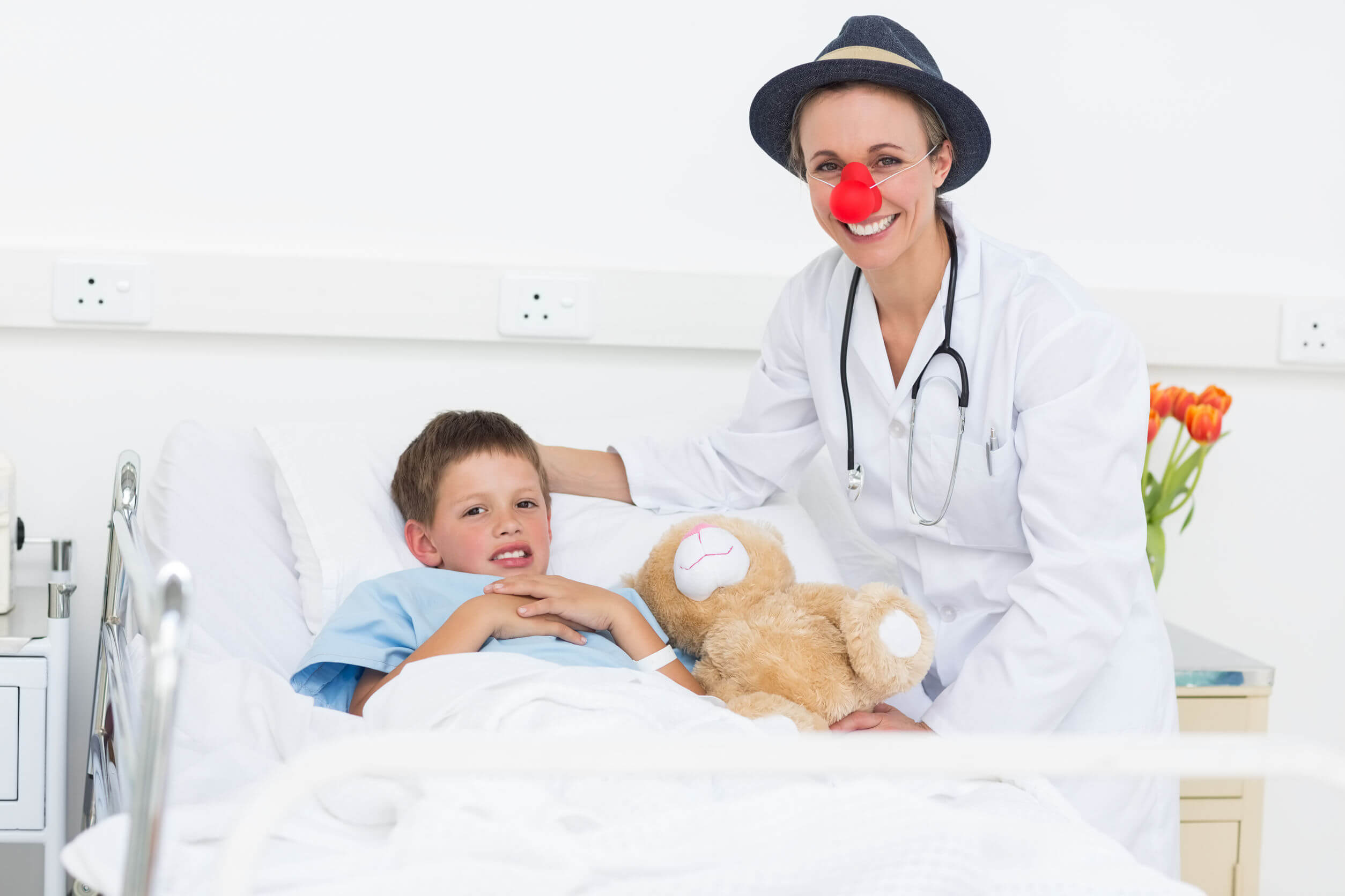 Los beneficios de reír ayudan a pacientes pediátricos.