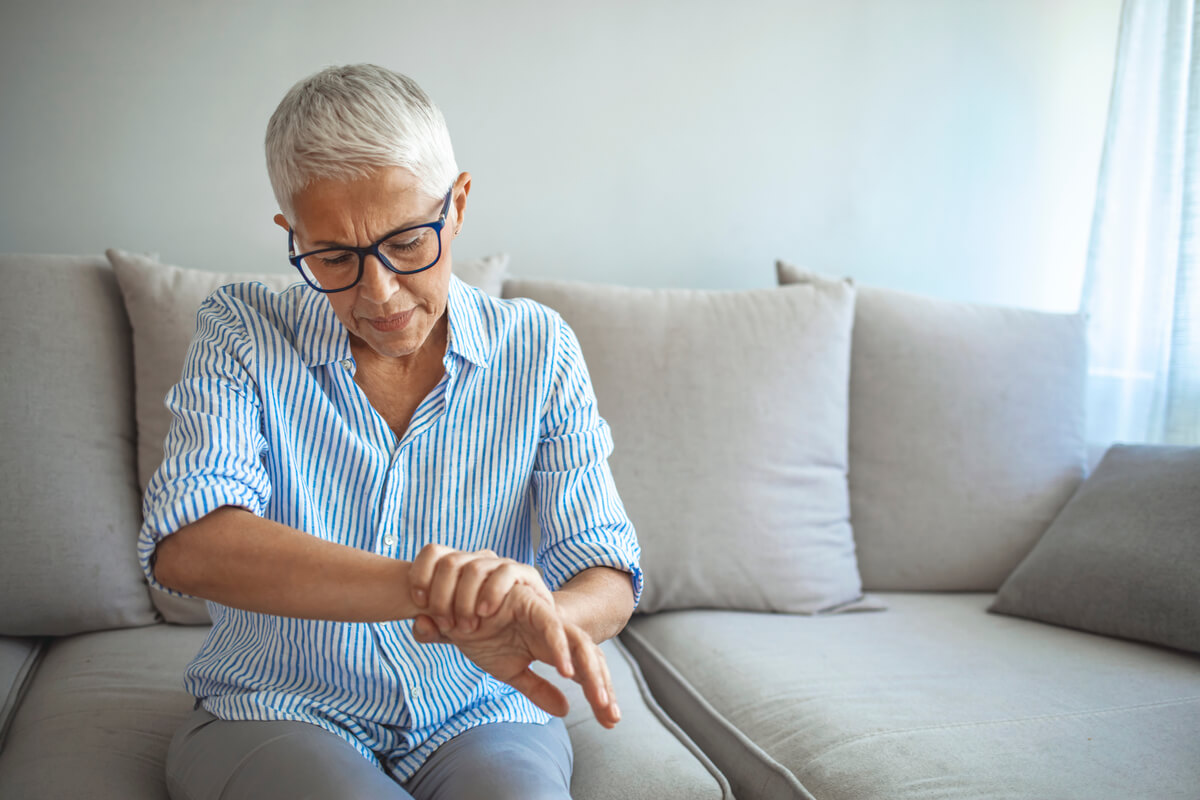 A menopausa prematura pode levar à osteoporose.