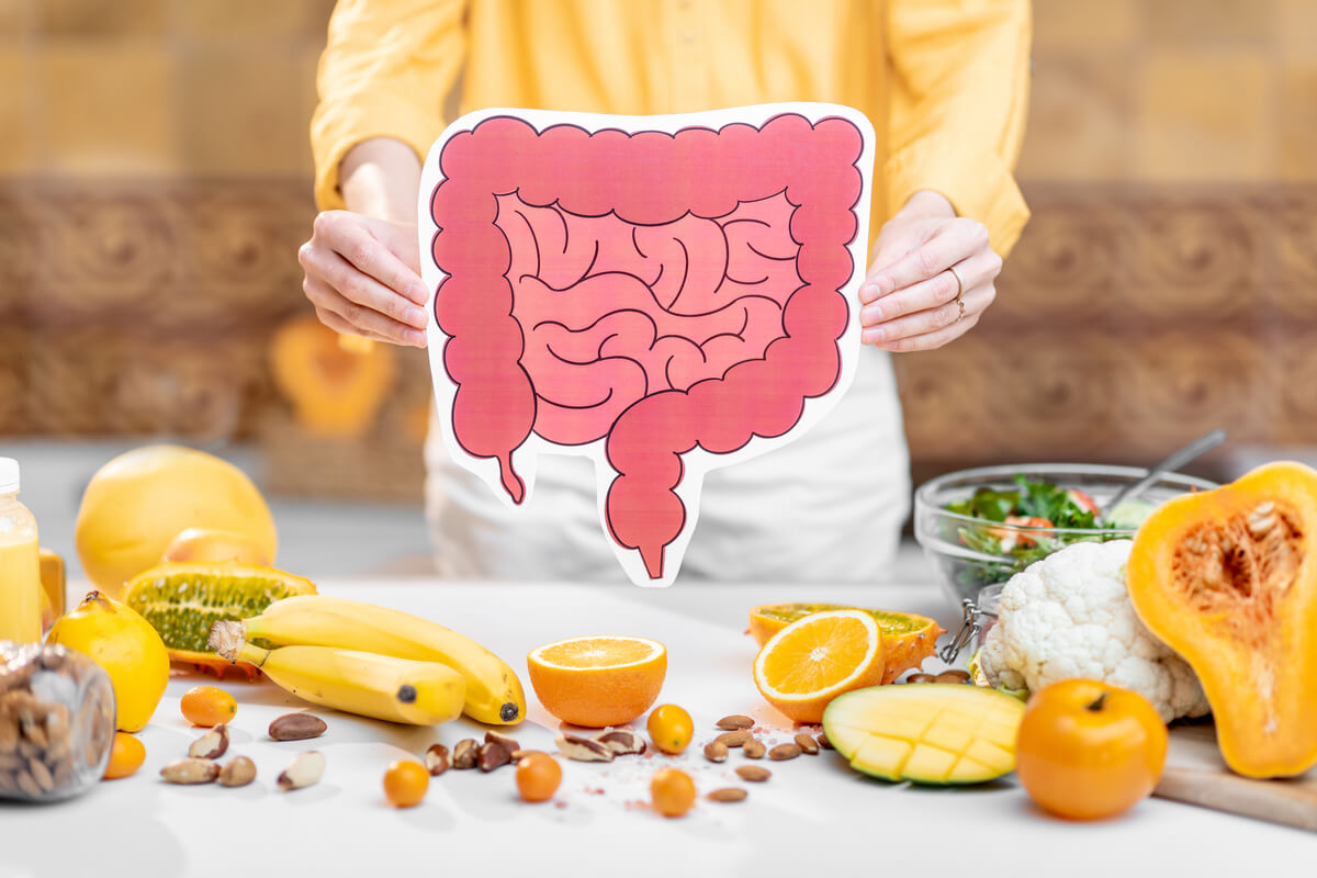 El tratamiento del síndrome del intestino irritable incluye restriccion dietética