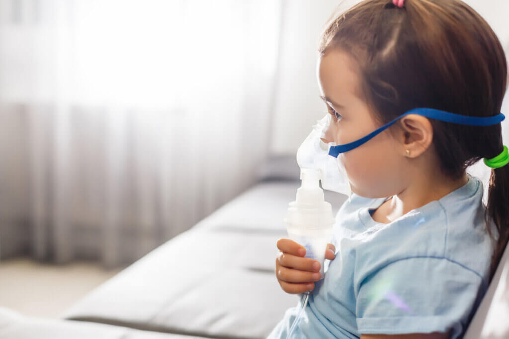Niña con fibrosis quística.
