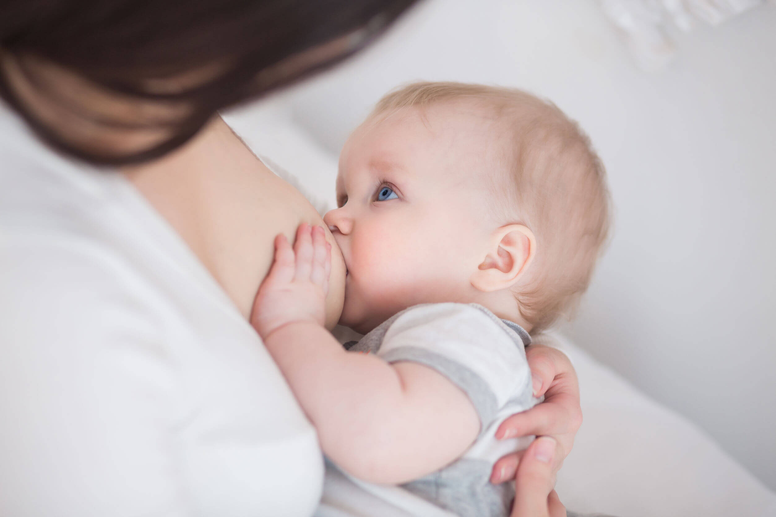 L'acne neonatale ha diverse origini