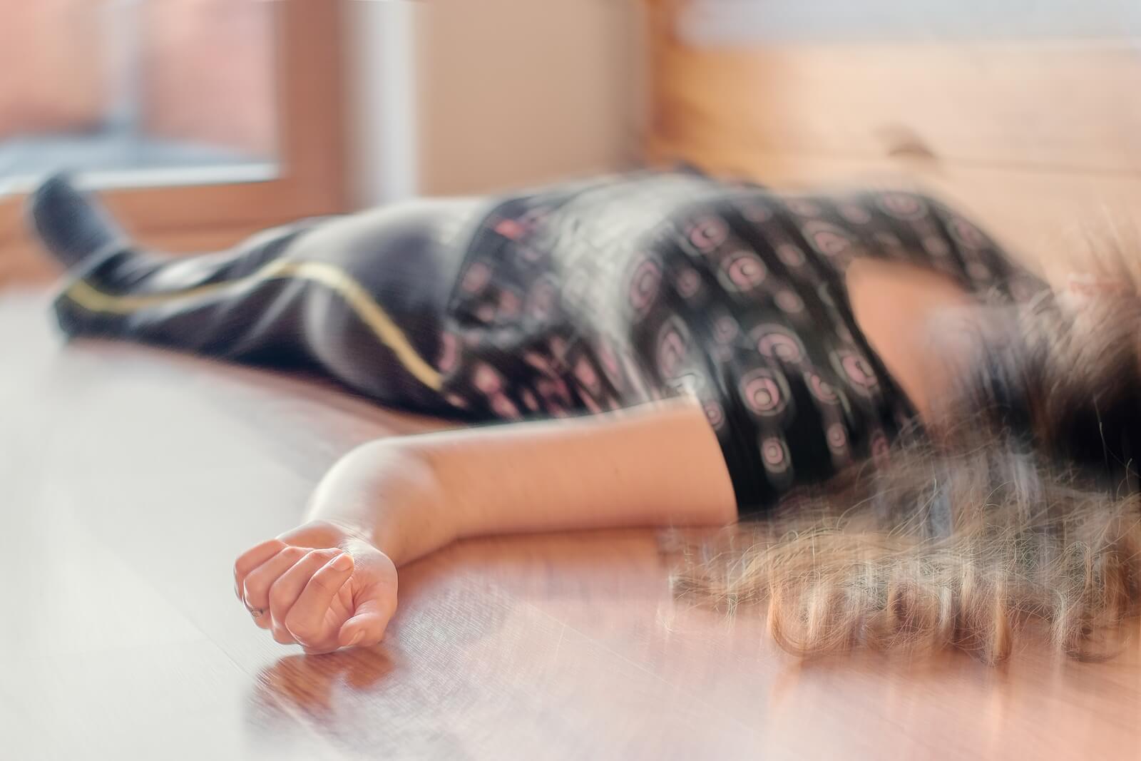 Symptoms of anaphylaxis include hypotension and fainting.