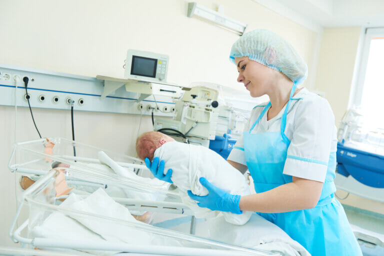 ¿Qué es la hipoglucemia neonatal?