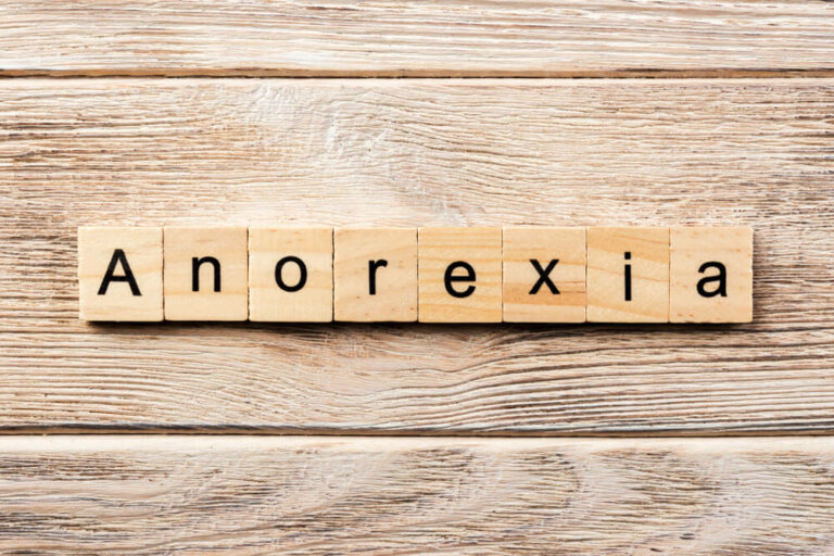 Anorexie : caractéristiques, symptômes et traitement