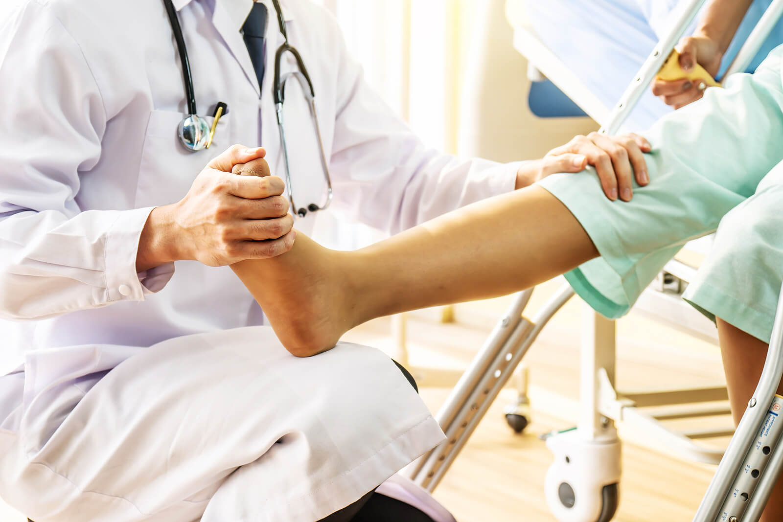 O diagnóstico de artrite inclui avaliação médica