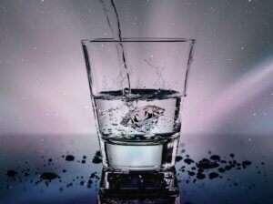 ¿Cuánta agua hay que beber al día?