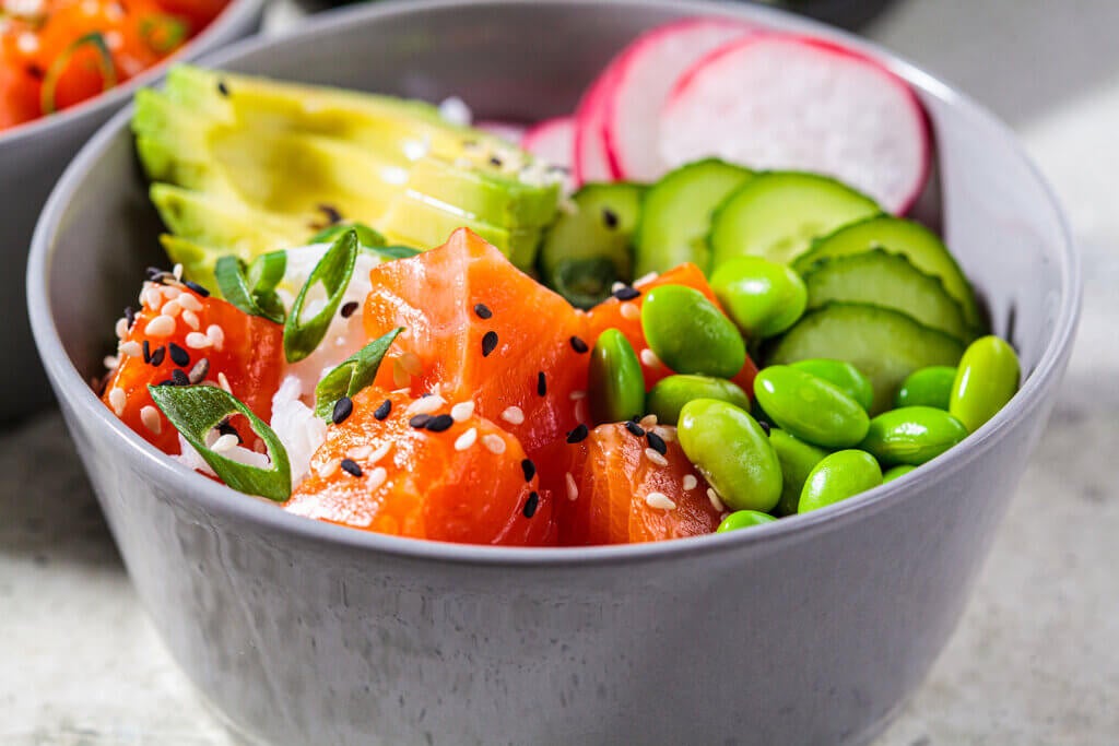 Qu'est-ce qu'un poke bowl et comment le préparer