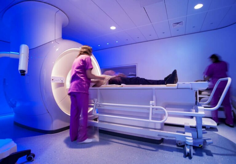 Différences entre le scanner et l'IRM