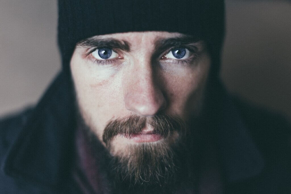 Hombre con barba.