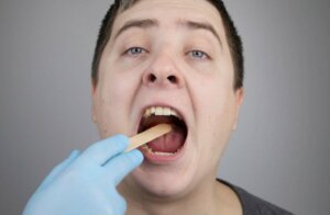 Pus na garganta: qual é a causa e como removê-lo?