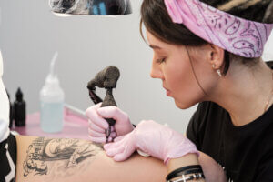 ¿Es posible donar sangre si tienes tatuajes?