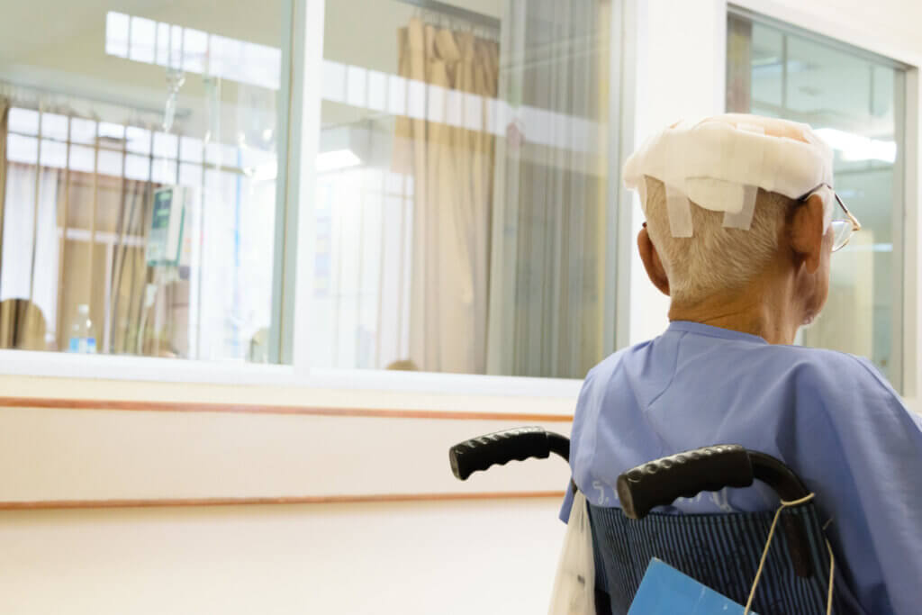 Los tipos de traumatismos craneoencefálicos incluyen los hematomas subdurales