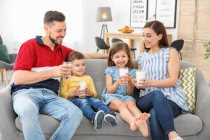 Leche entera o desnatada: ¿cuál es más saludable?