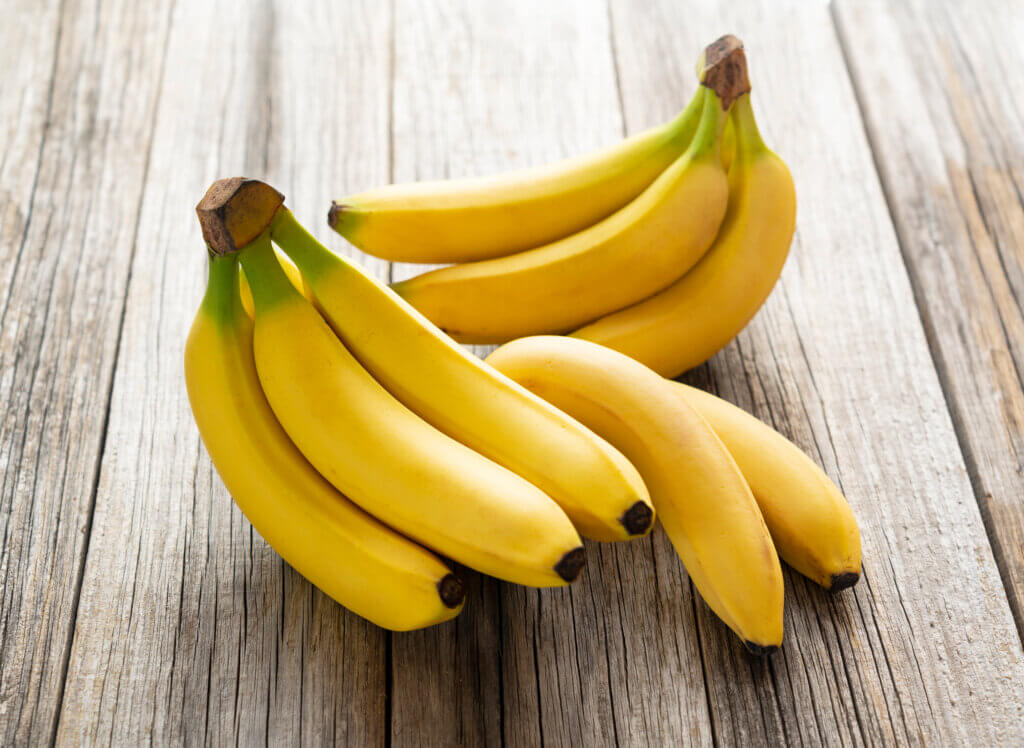 Los plátanos tienen potasio que bajan la presión arterial