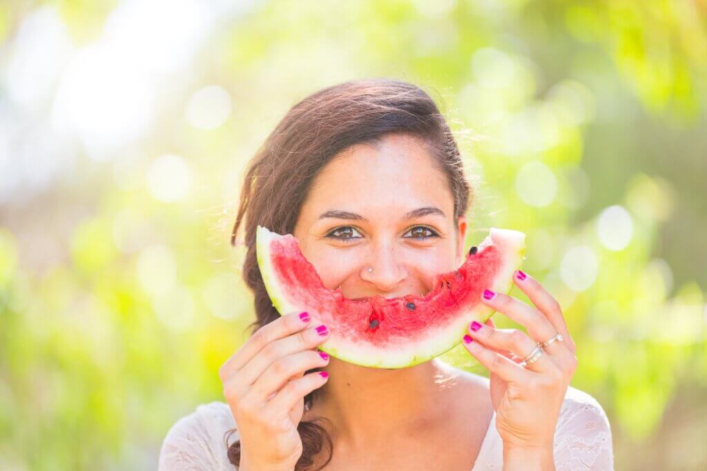 Para tomar menos carbohidratos hay que aumentar el consumo de frutas