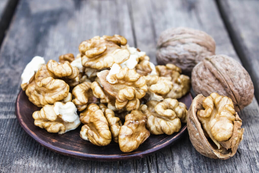 Voedingsmiddelen voor een gezond hart zijn onder meer walnoten
