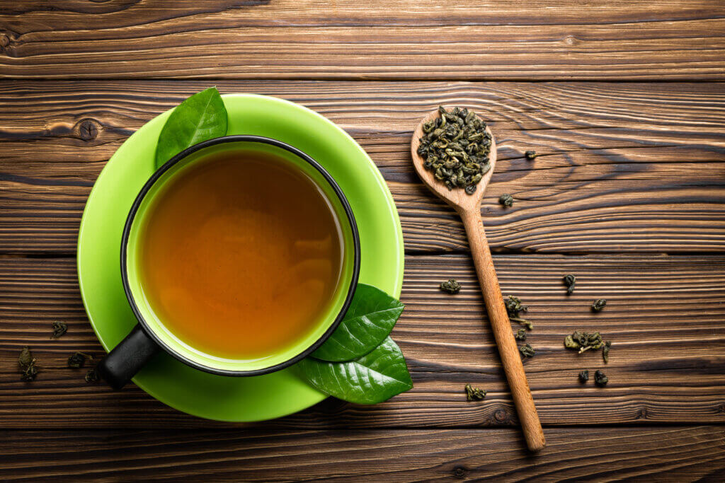 Los alimentos para un corazón sano incluyen al té verde